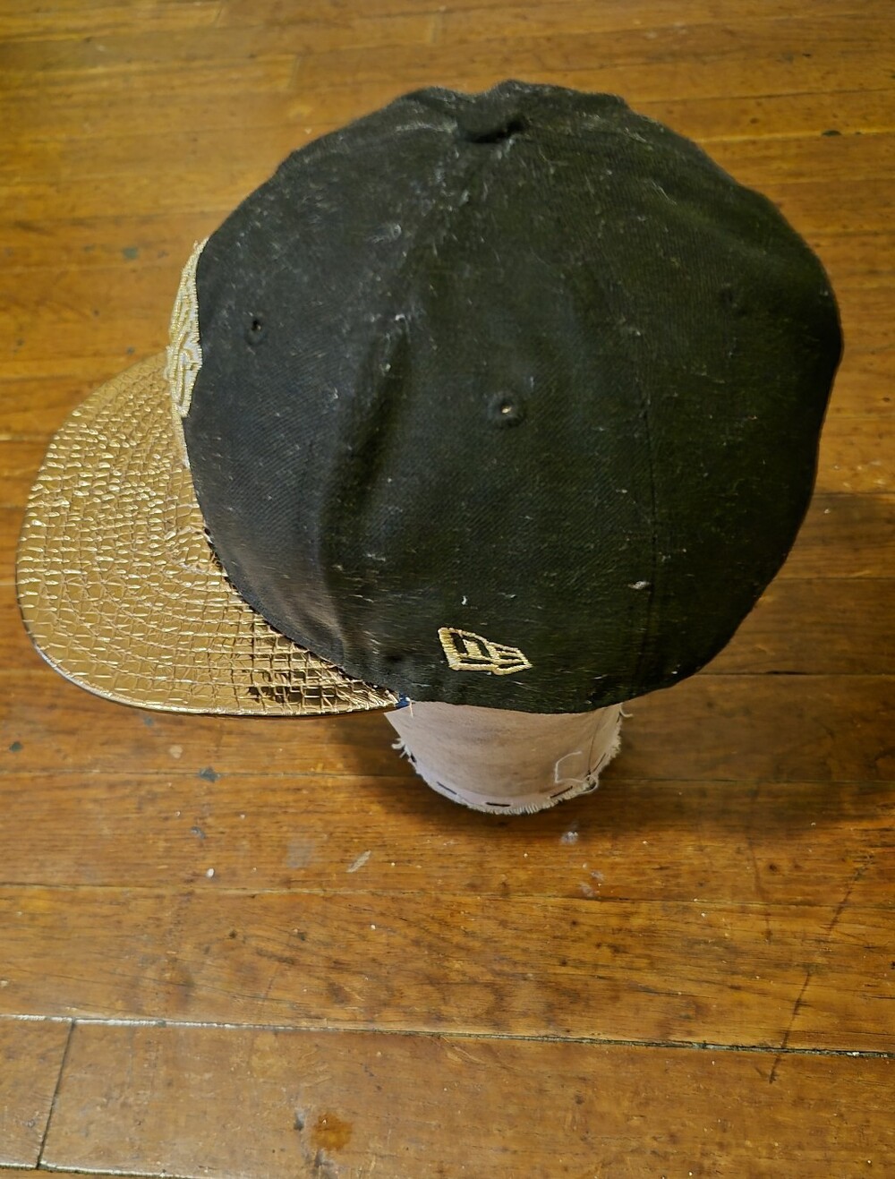 New York Knicks Black and Gold Mens           Sz 7 1/4 Fitted Hat New Era Mens - Picture 5 of 8